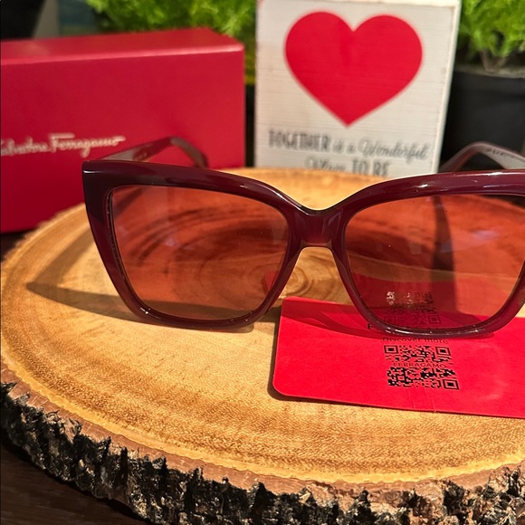 Ferragamo beautiful two-tone burgundy sunglasses for women main image 3